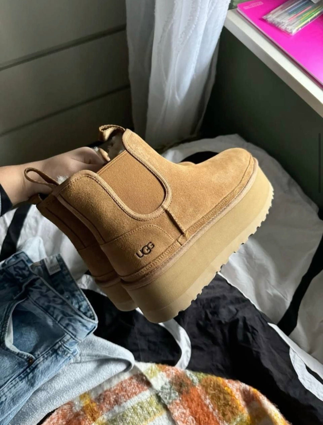 c.     Ugg