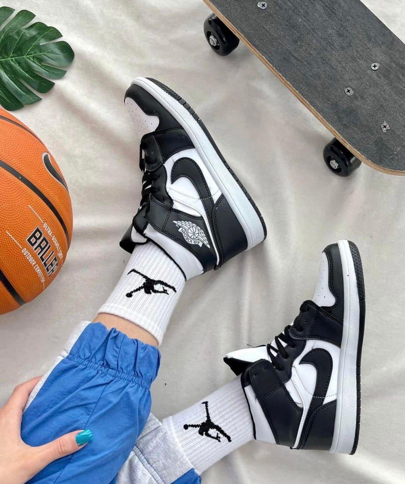 s.Jordan Black-White