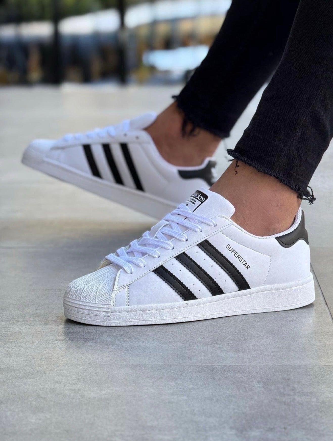 p.   Adidas Super Star
